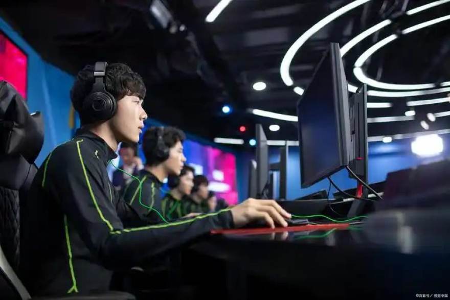 看球网 - 赛季末战队运营盘点榜：从阵容公告看五大项目的管理思路